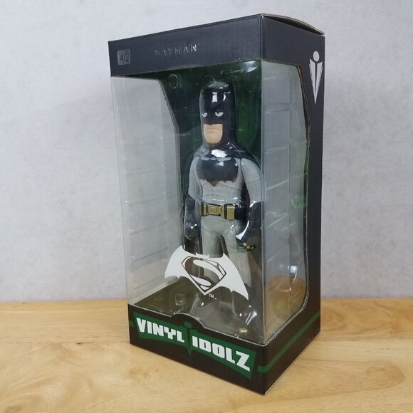 NEW Funko Vinyl Idolz #40 Batman 8" Figure Vinyl Collectible Superheroes - Picture 2 of 13